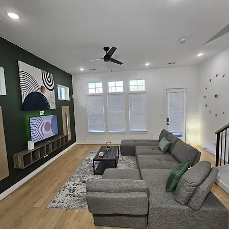 Villa Ultimate Downtown Escape - 3Br/2.5Ba Sleeps 7